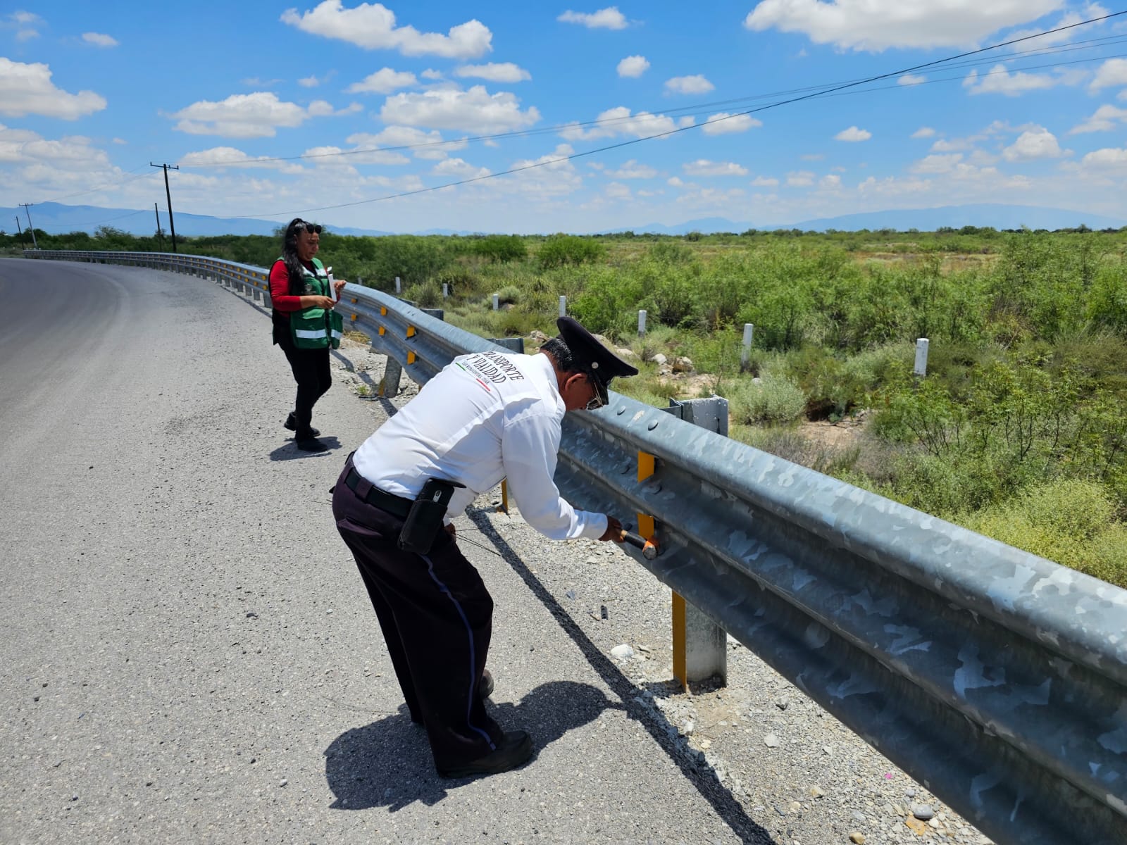 Atiende Javier Flores peticiones de Congregación Santa Gertrudis