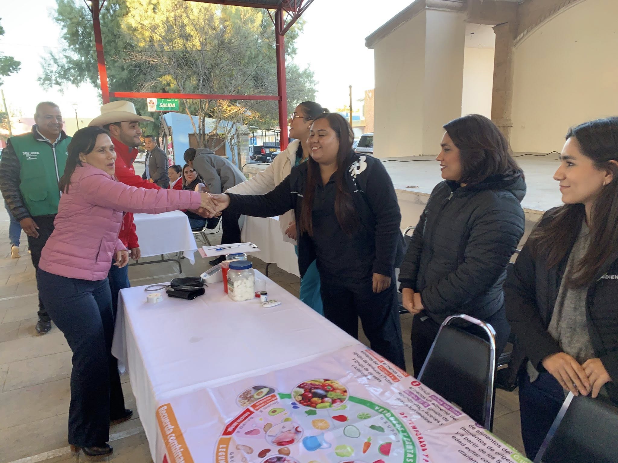 Lidera presidenta del DIF “Mercadito Pa’Delante”
