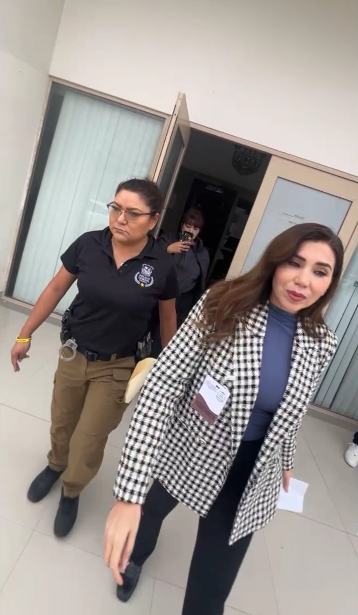 Impone Juez medidas cautelares a Tania Flores