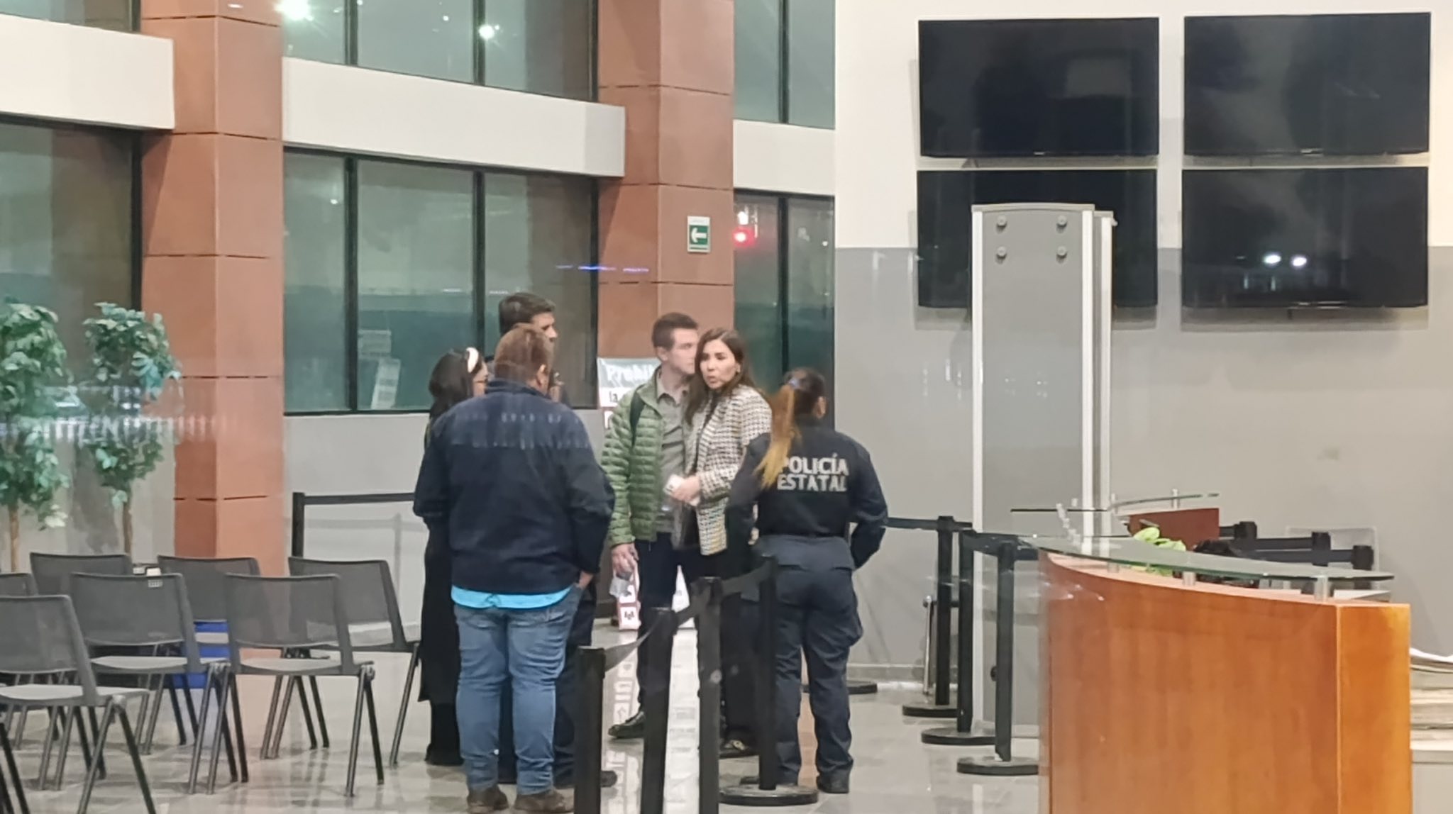 DEJAN A TANIA FLORES VINCULADA A PROCESO