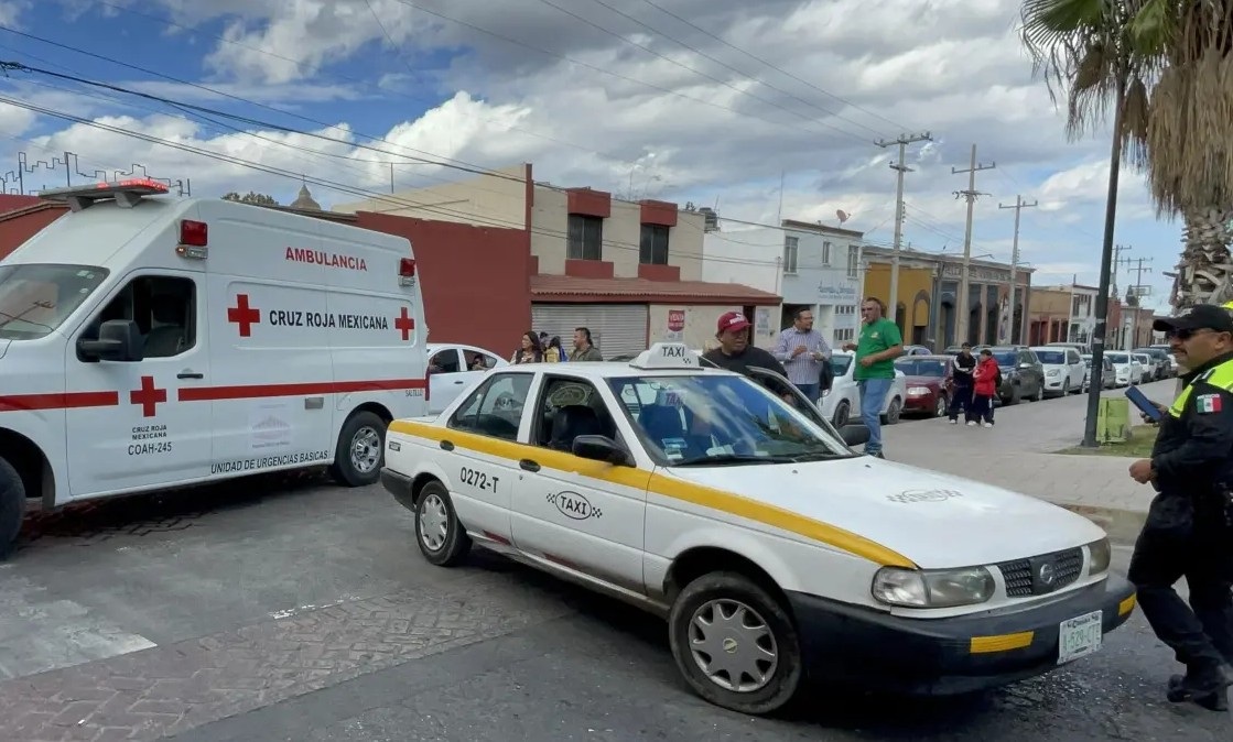 Arrolla taxista a mujer en el centro de Saltillo