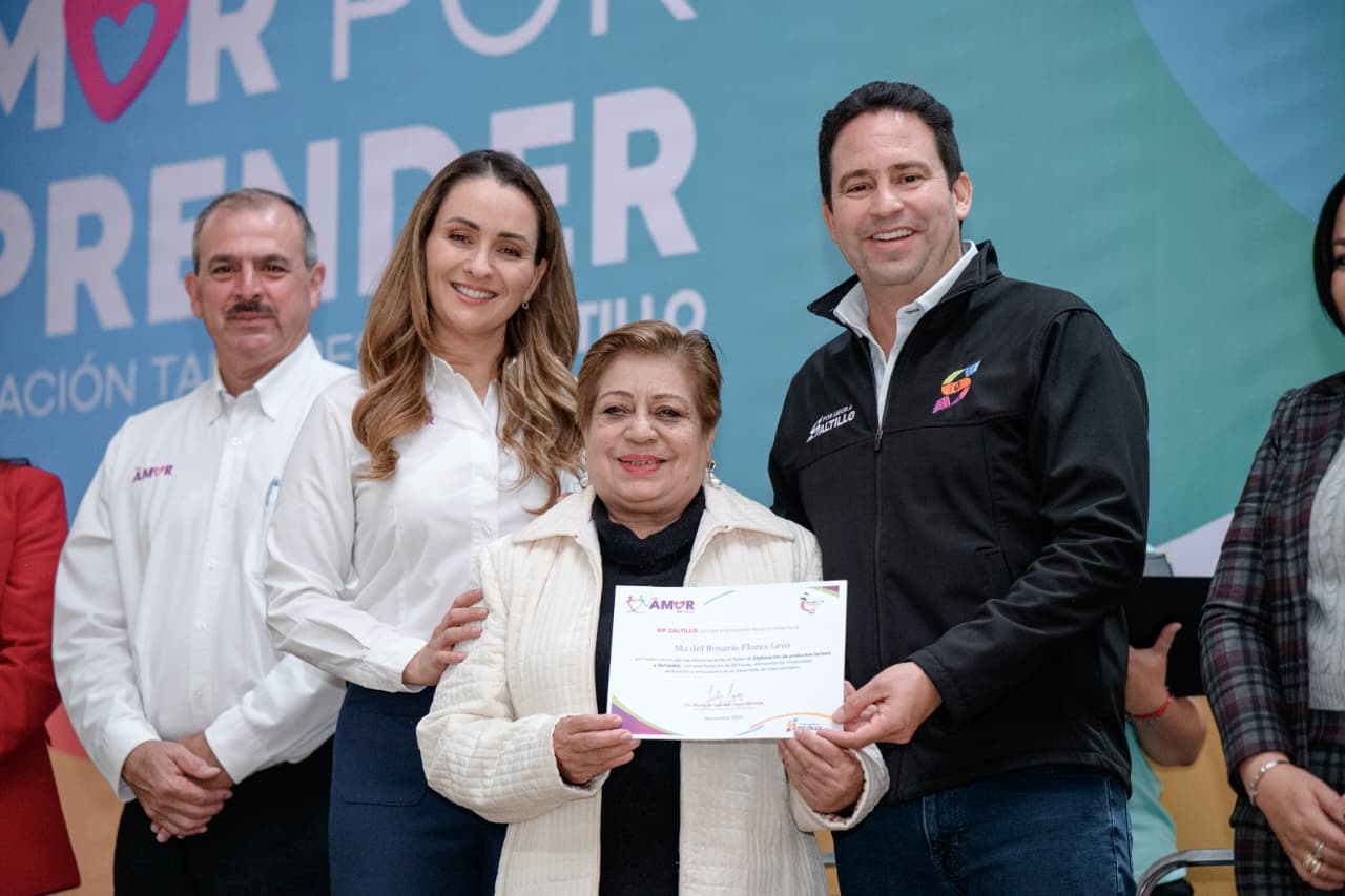 Se gradúan de talleres del DIF 991 personas