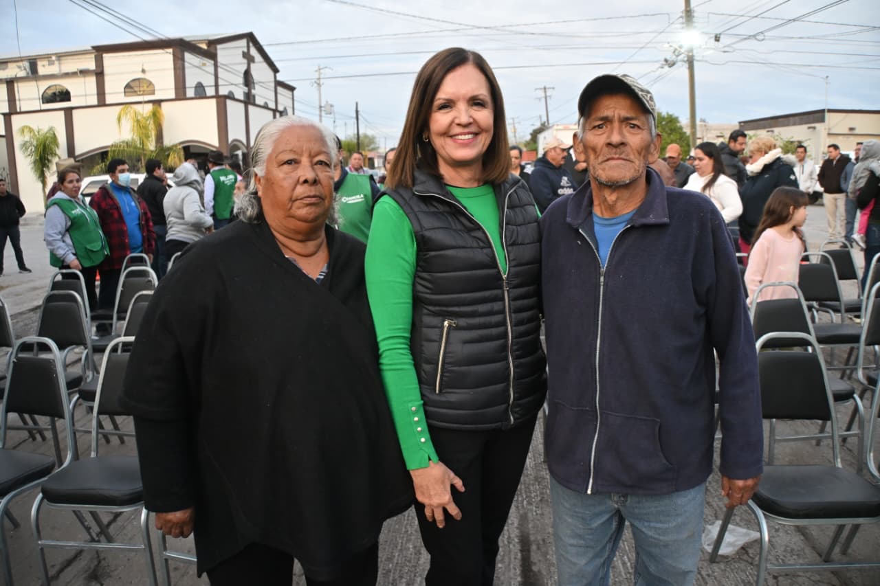 Sari Pérez cumple a vecinos de colonia Occidental y arranca recarpeteo