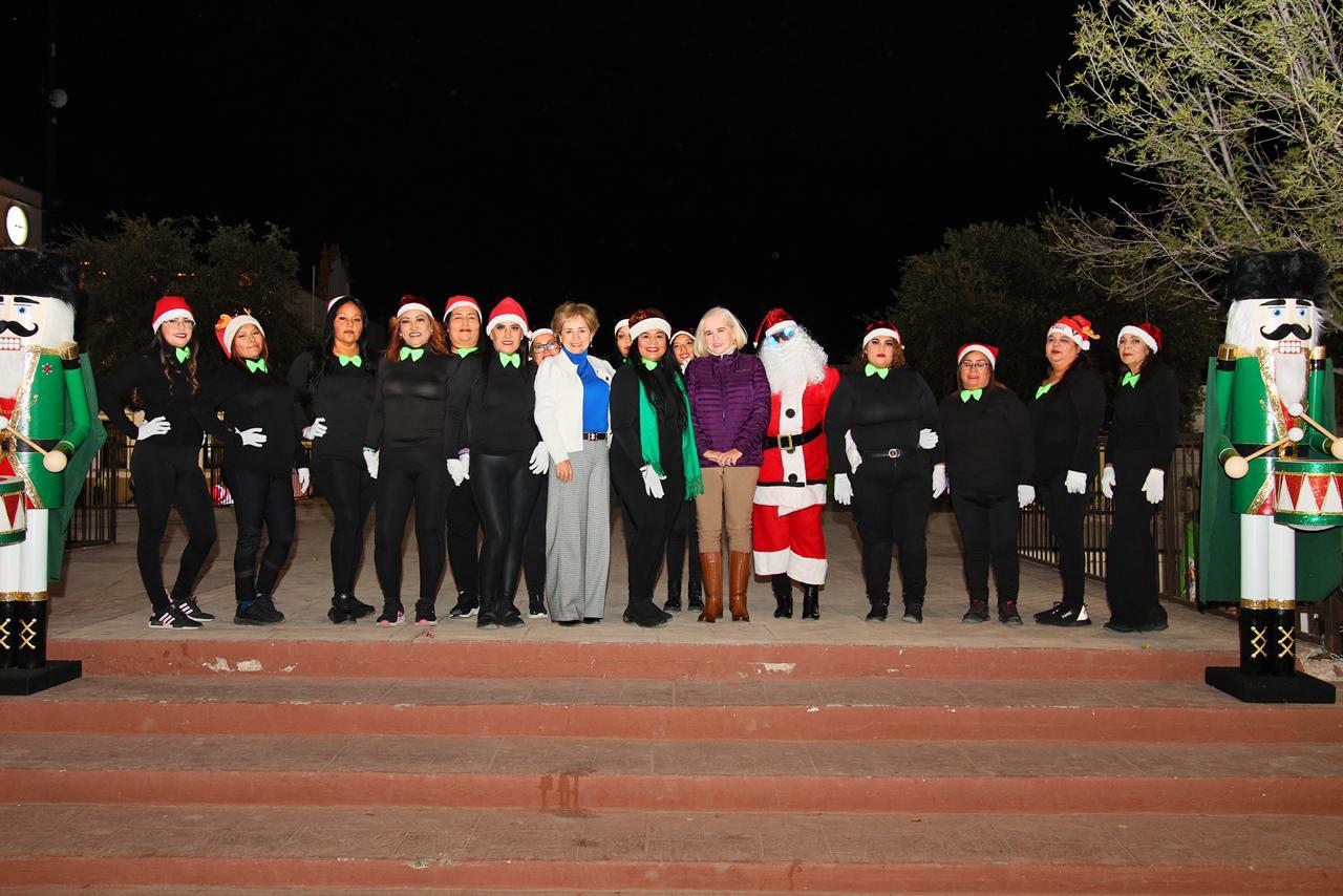 El espíritu de la Navidad ilumina Sabinas con el festival “Sabinas Brilla Contigo” 🎄
