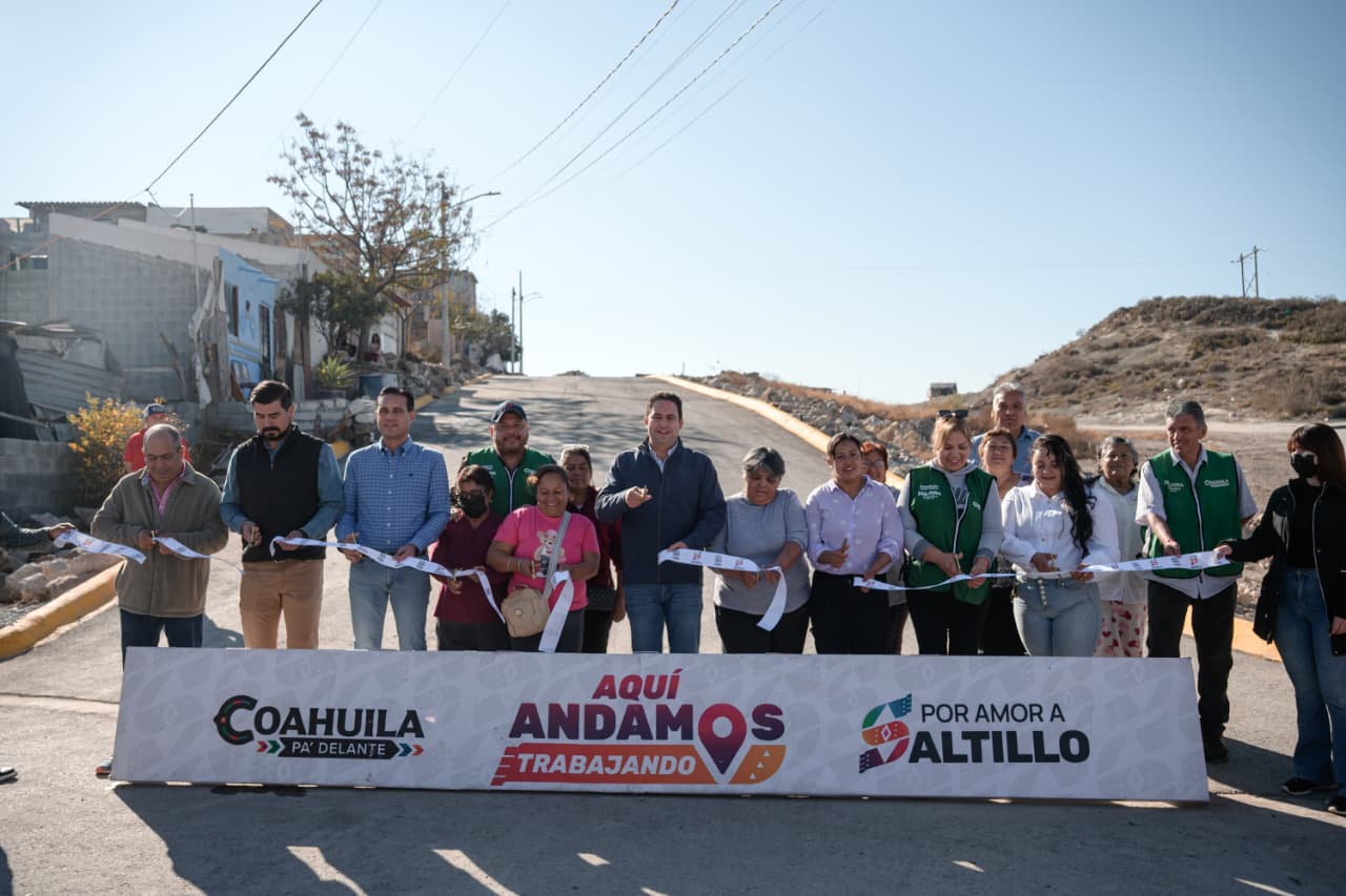 Sigue Javier Díaz entregando obras de pavimentación