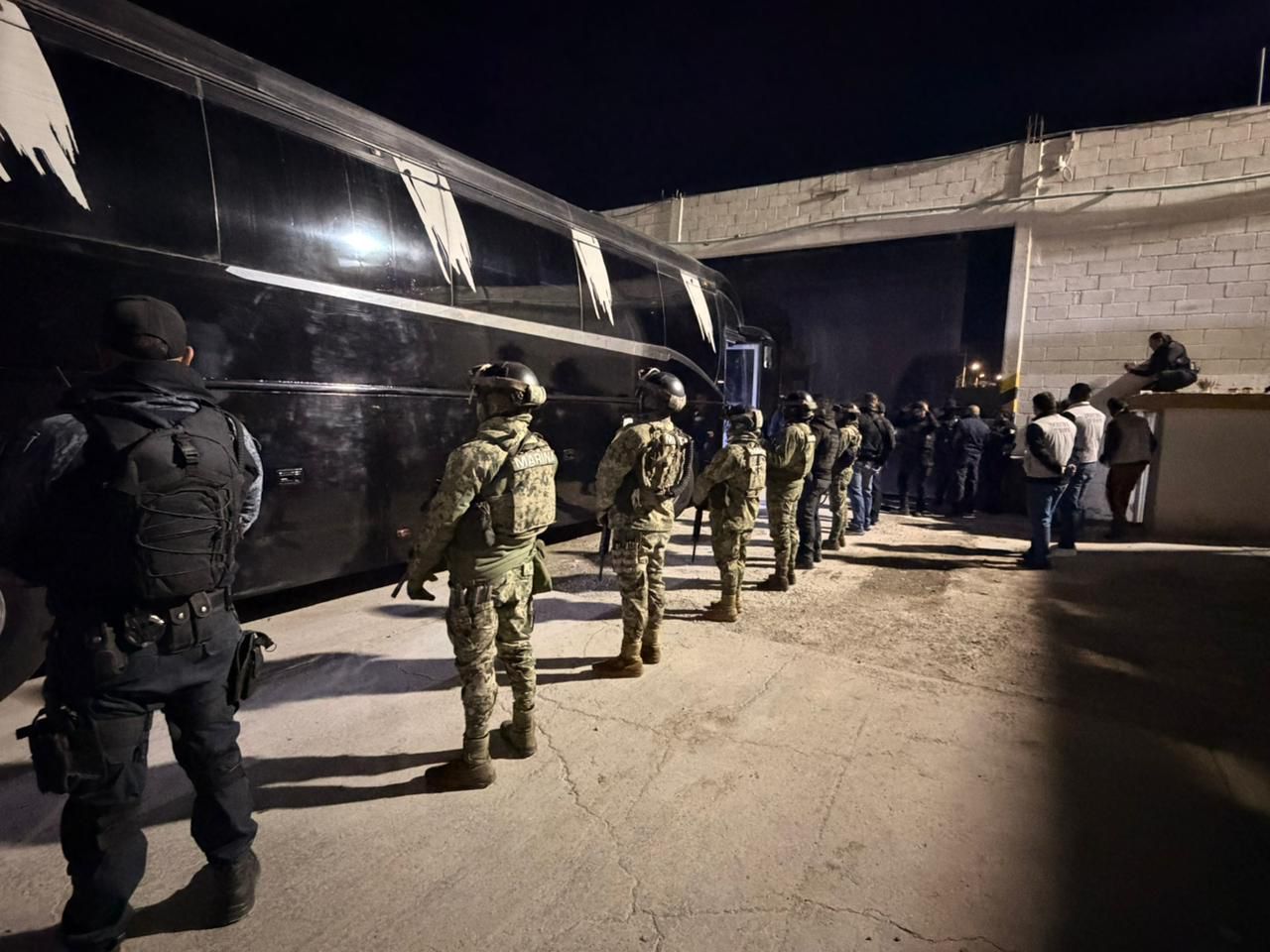 Arriban al penal de Monclova 150 reos