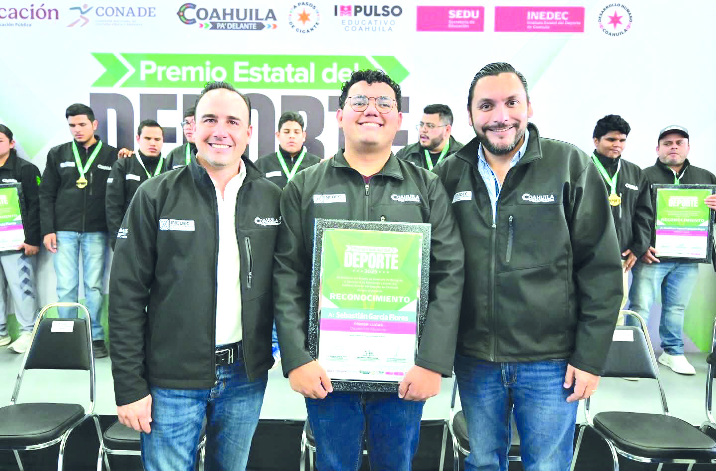 Recibe Sebastián García el Premio Estatal del deporte