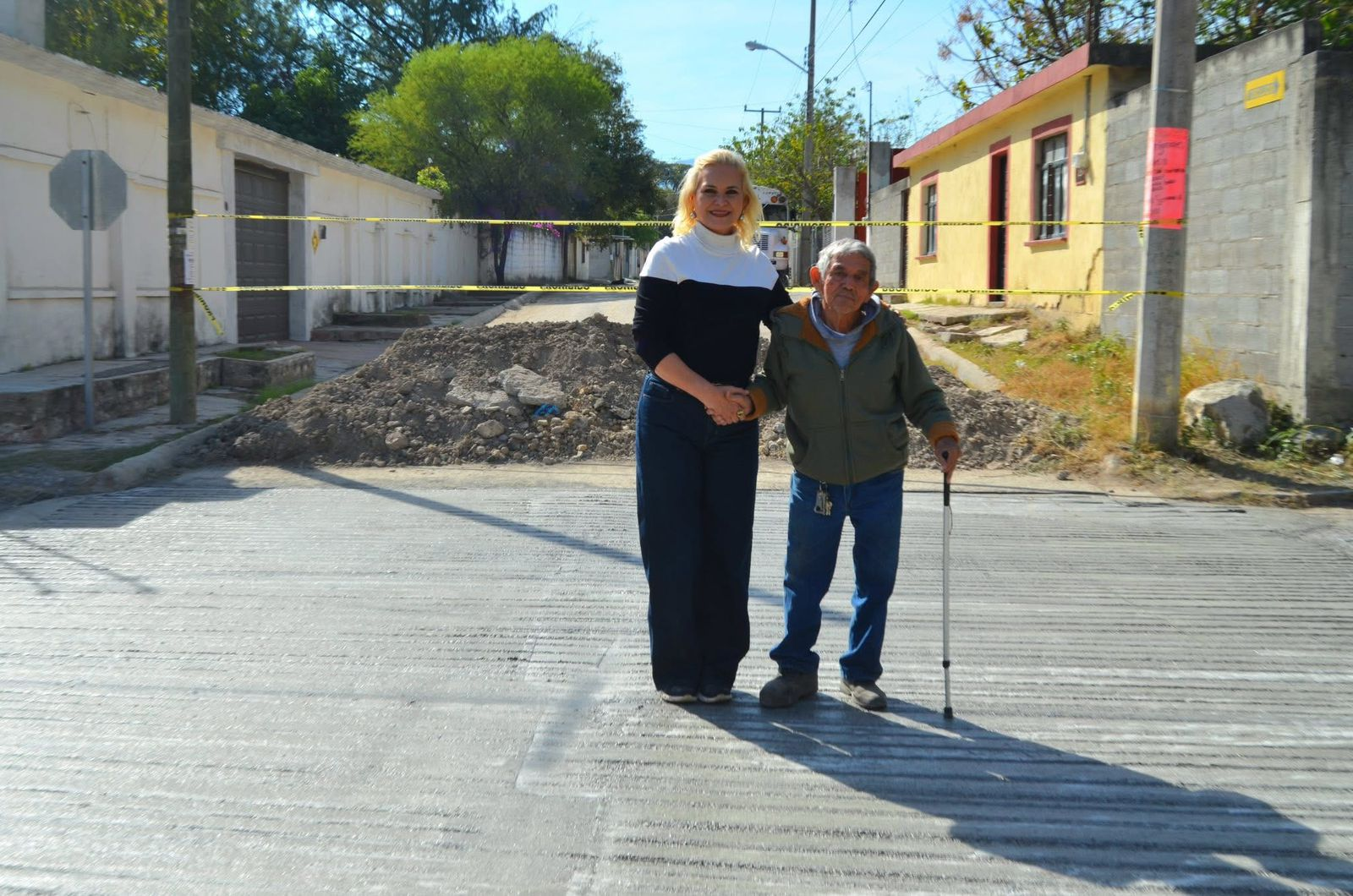 LAURA JIMÉNEZ CUMPLE Y SUPERVISA CON OBRA DE CONCRETO HIDRÁULICO EN MÚZQUIZ