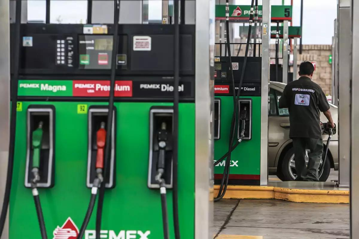 Golpea a paisanos precio de gasolina