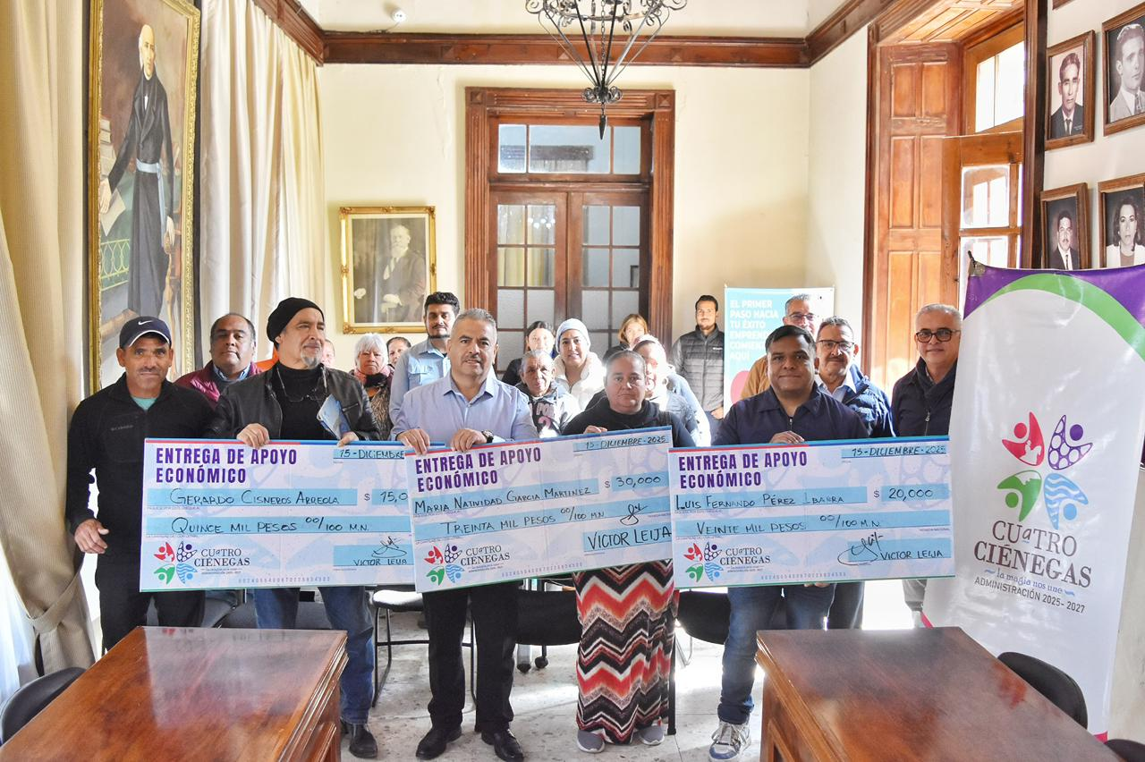 APOYA VÍCTOR LEIJA A COMERCIANTES DE LA PULGA EN CUATRO CIÉNEGAS