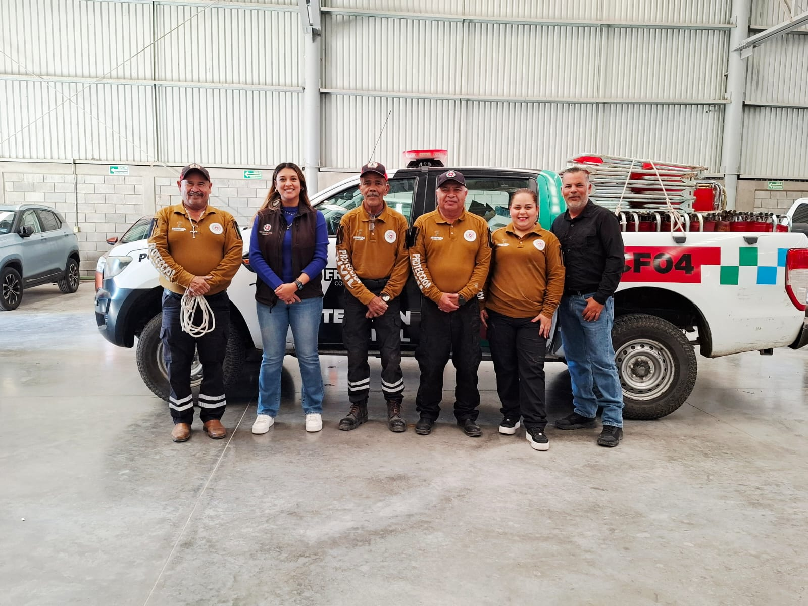 Manolo Jiménez y Sari Pérez refuerzan albegues invernales en Frontera