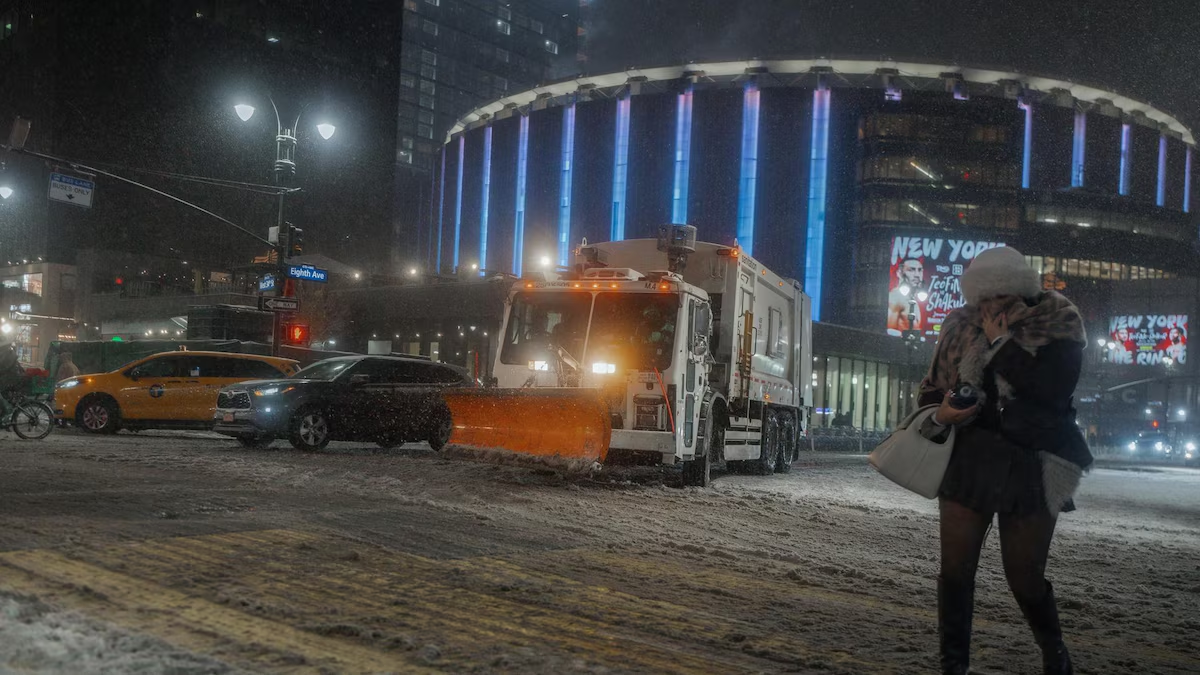 Intensa tormenta invernal en Nueva York cancela más de mil vuelos