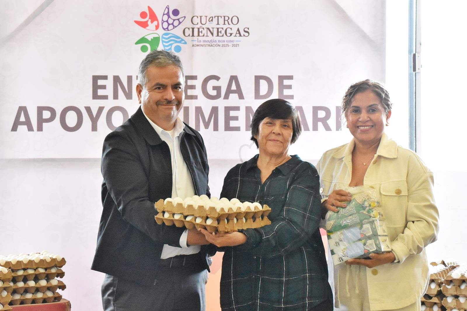 VÍCTOR LEIJA Y UNIDOS ALIMENTAN LA ESPERANZA EN CUATRO CIÉNEGAS