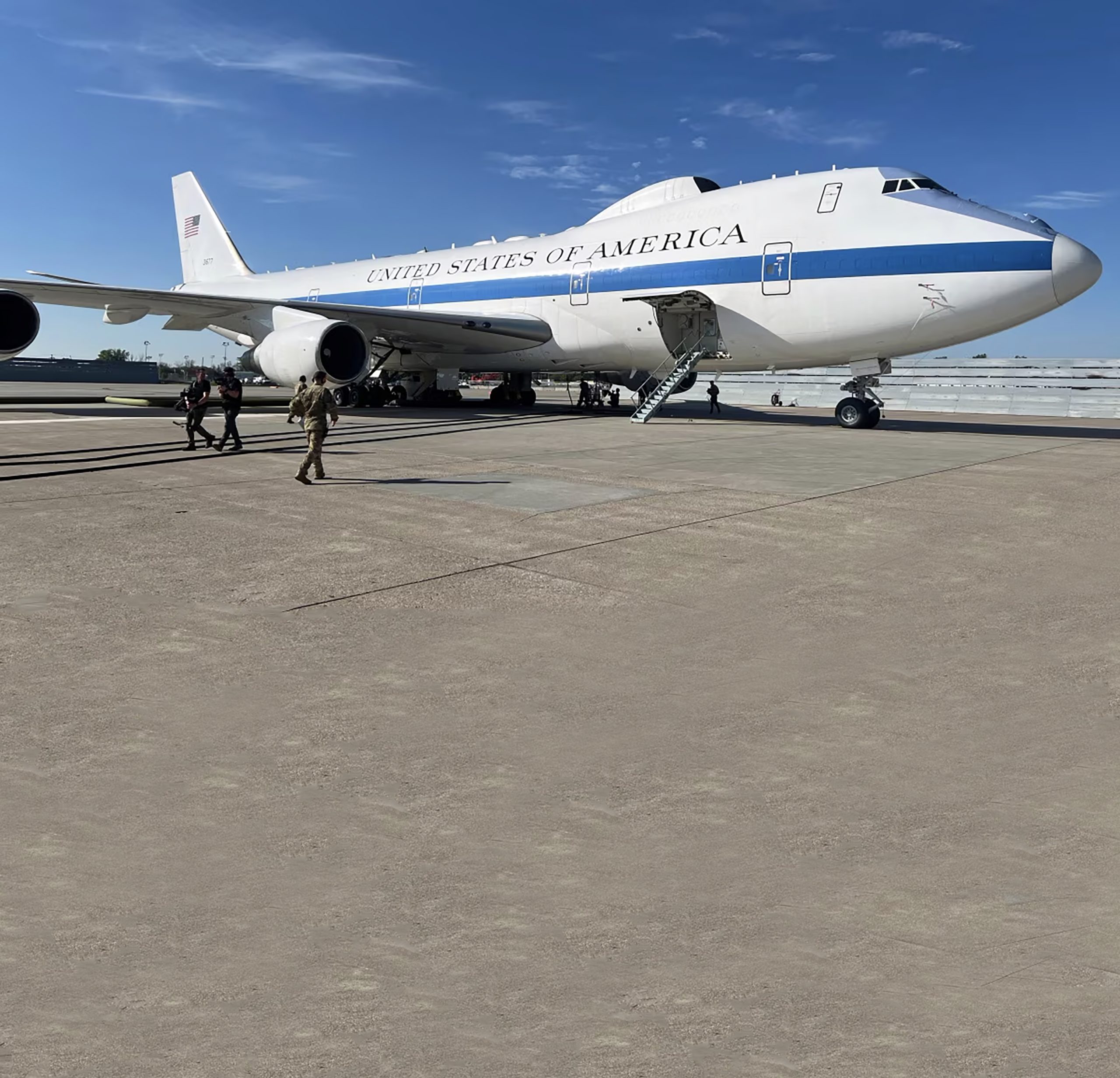 Alerta en LA por el “Avión del Juicio Final”
