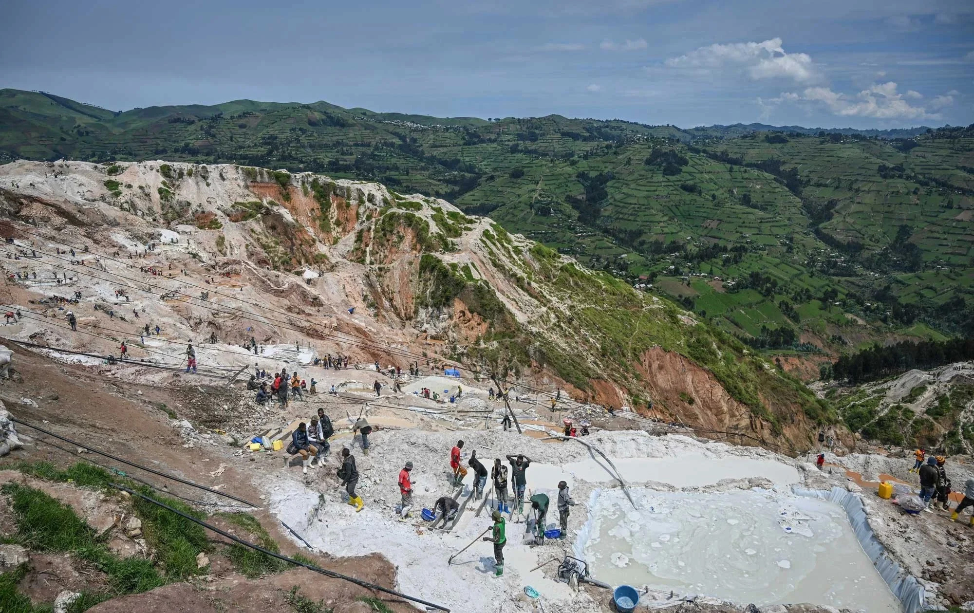 Mueren 200 tras derrumbe de mina en el este de Congo