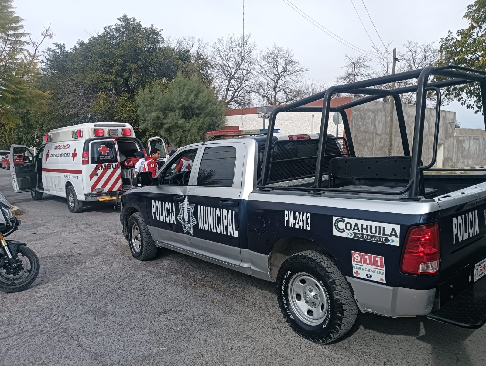 Motocicleta atropella a adulto mayor en Parras
