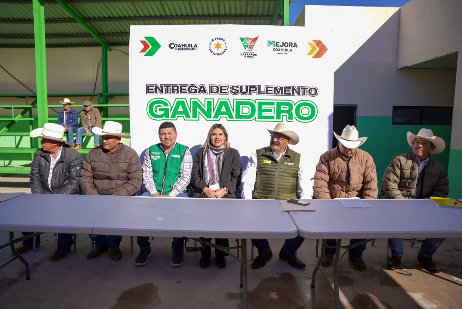 Entrega Castaños y Gobierno del Estado 20 toneladas de suplemento a ganaderos