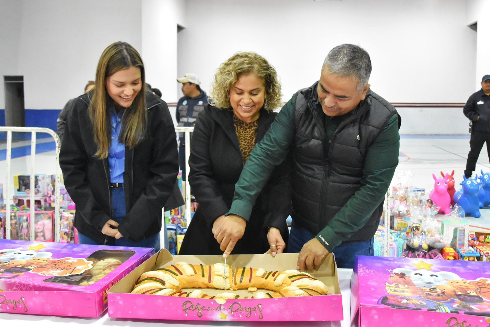 PROMUEVEN UNIDAD Y TRADICIONES CON FIESTA DEL DÍA DE REYES EN 4-C
