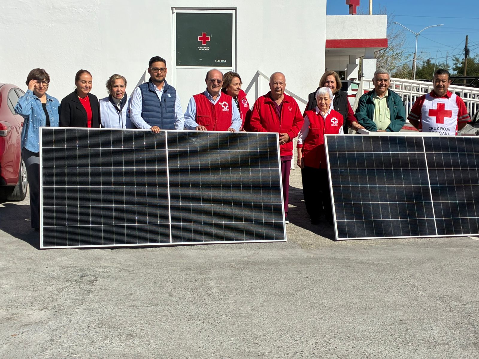 Recibe la Cruz Roja 187 paneles solares