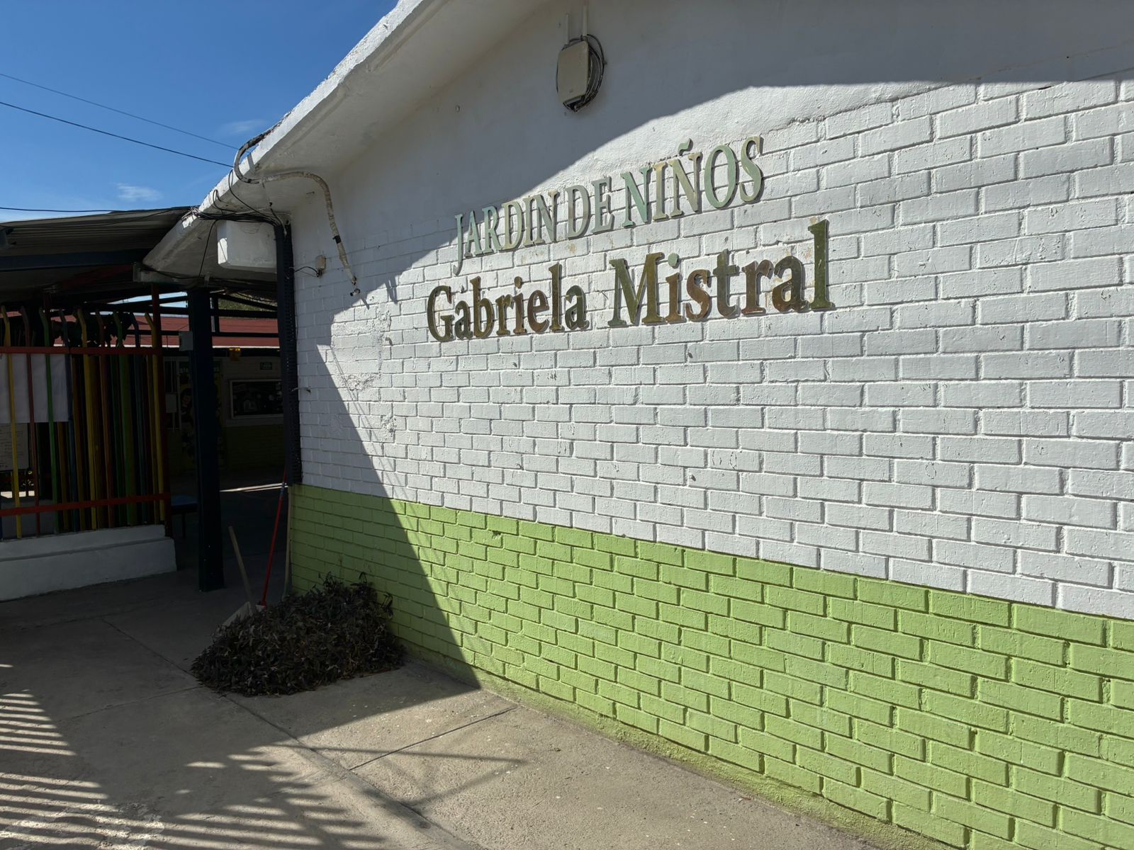 Retiran a profesor acusado de abuso