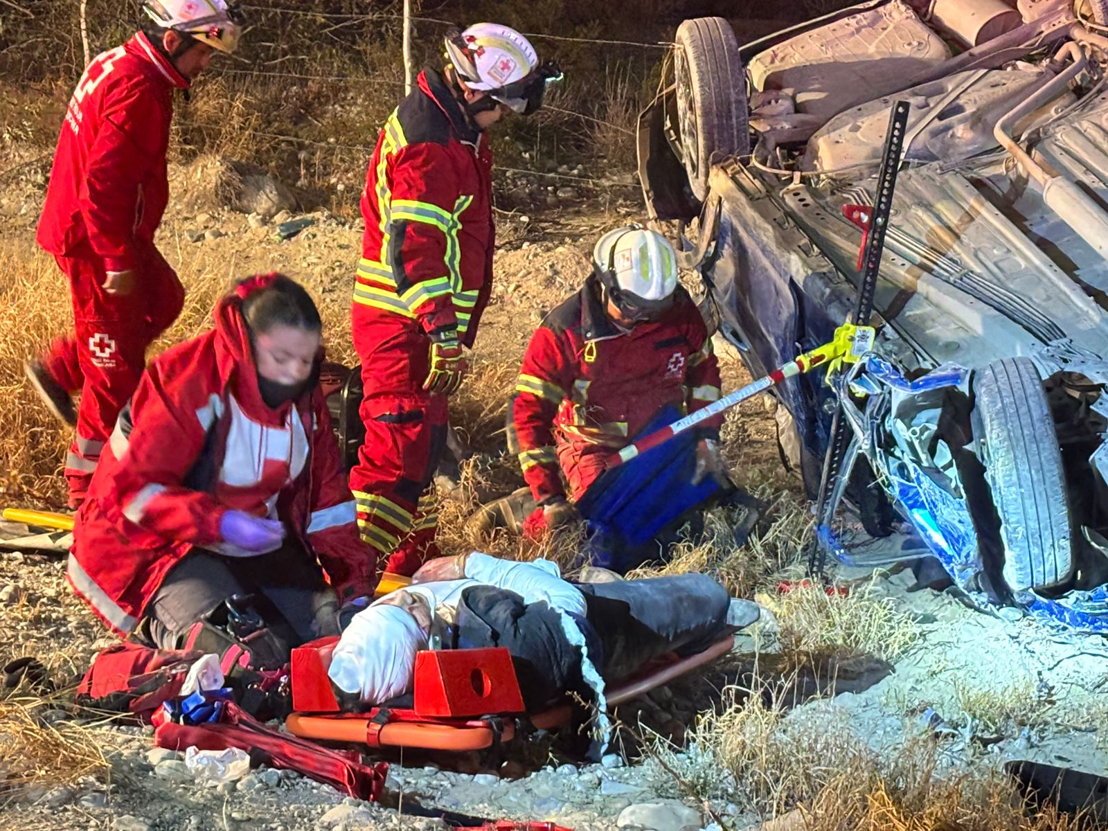 Fallece adolescente víctima de volcadura