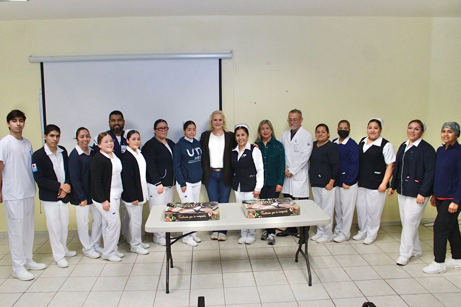 Reconoce Laura en su día a enfermeras y enfermeros
