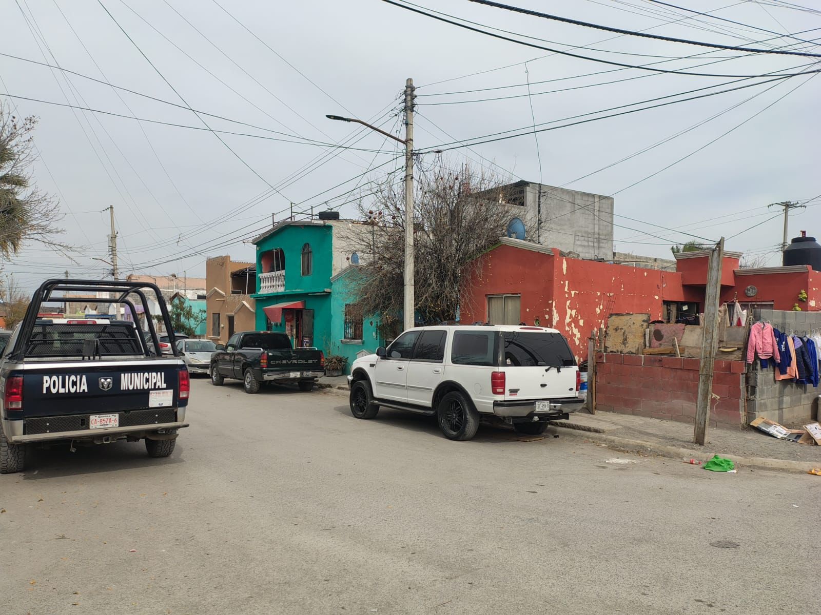 Detienen a ladrones de postes de CFE en Ramos
