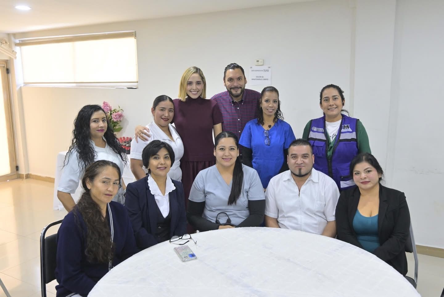 Honra alcalde entrega de enfermeros monclovenses