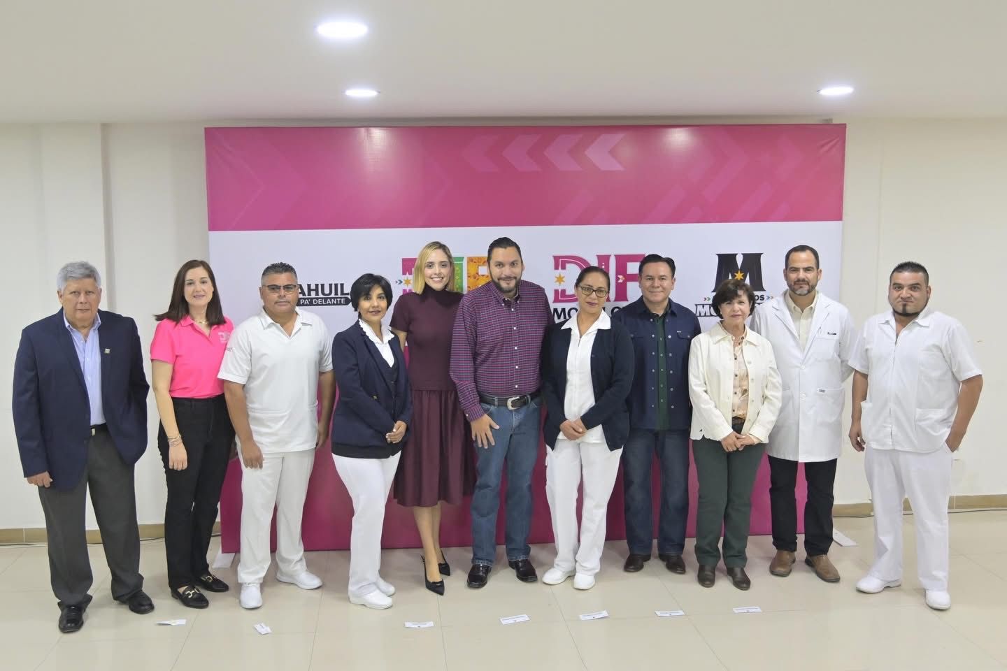 Encabeza alcalde festejo a enfermeros monclovenses