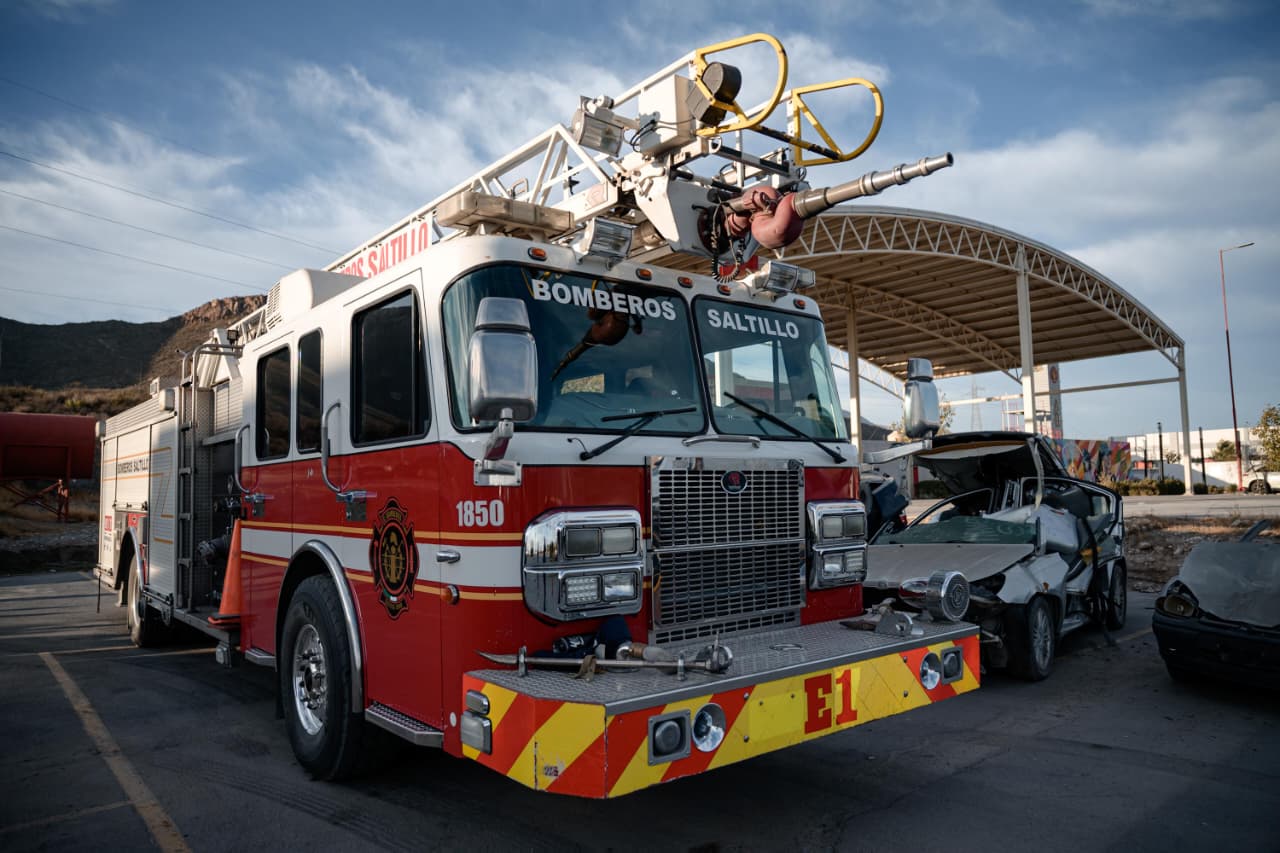 Reconoce Javier Díaz a bomberos de Saltillo