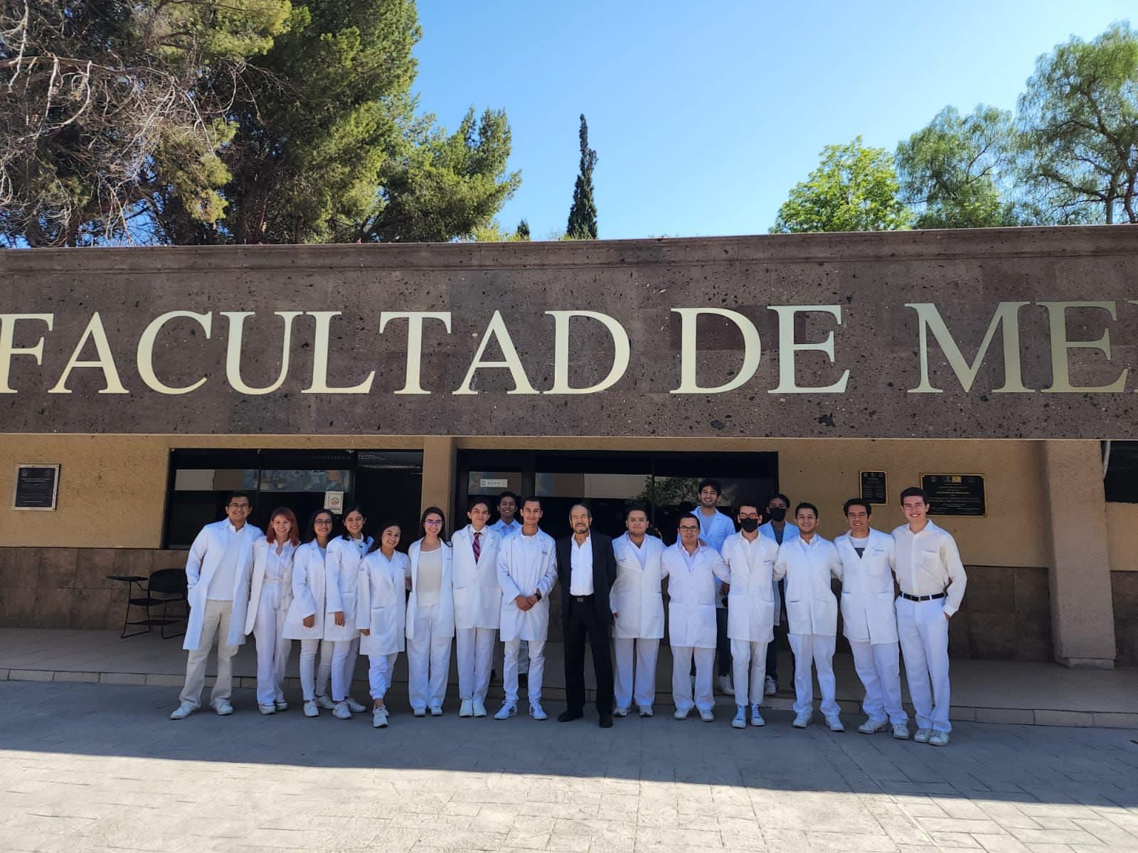 PREPARA UADEC A FUTUROS CIRUJANOS