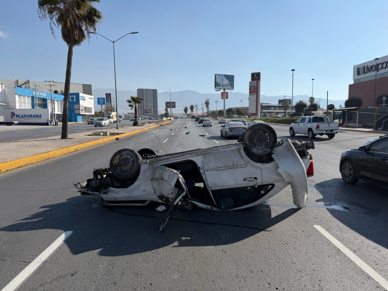 Vuelcan menores a exceso de velocidad