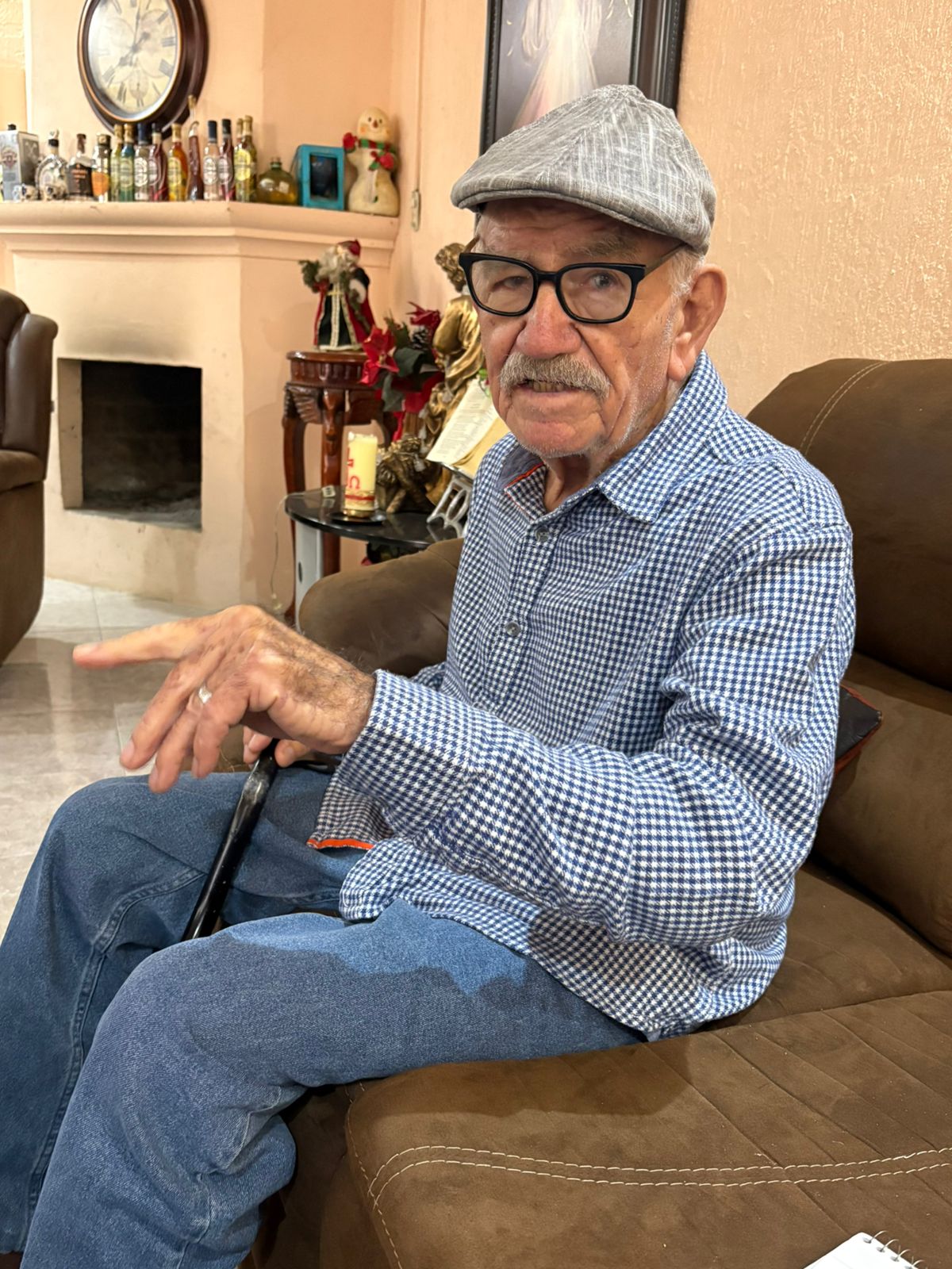Padre de ex magistrado lo denuncia por despojo