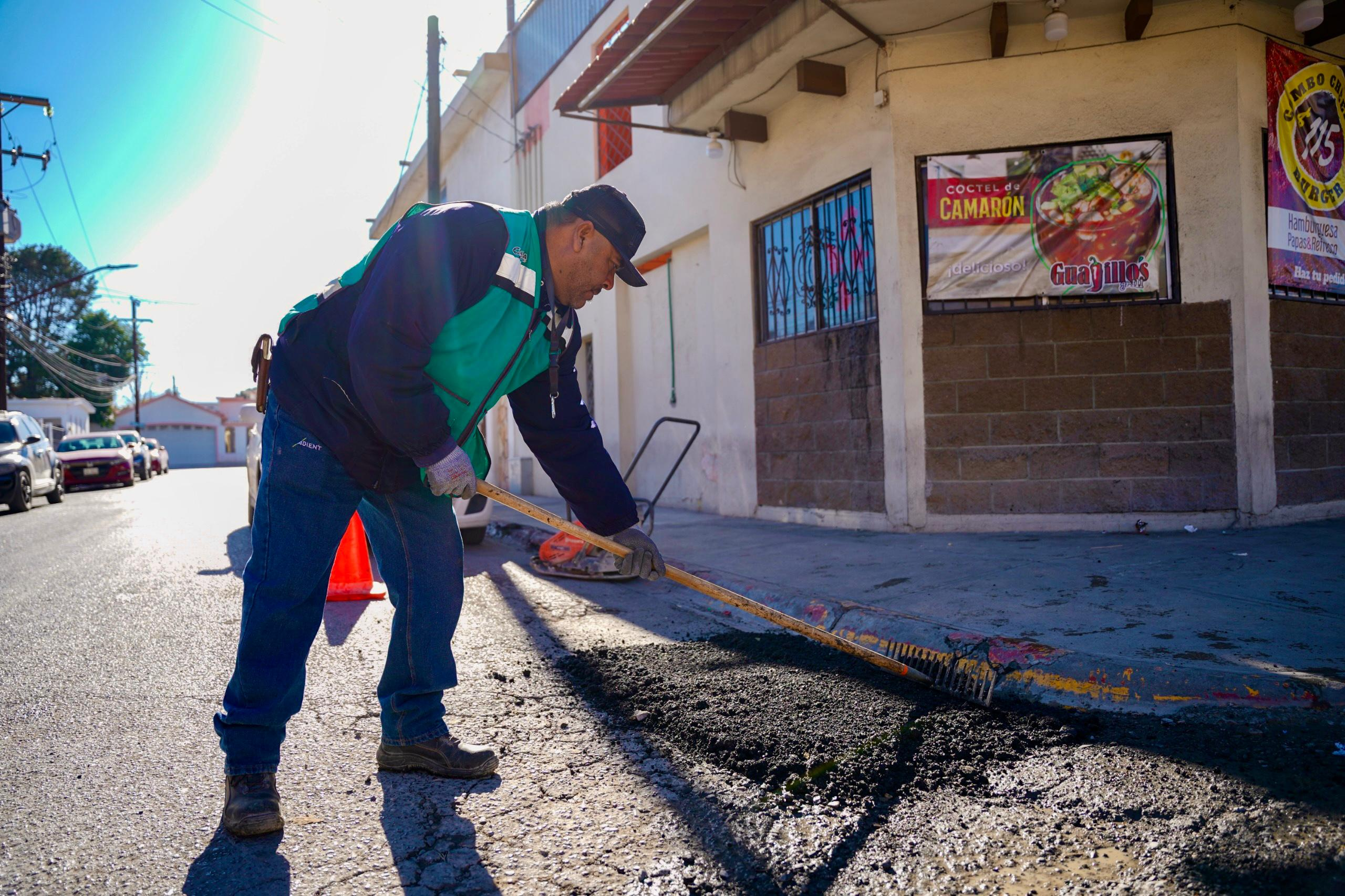 Ramos Arizpe refuerza acciones de bacheo en colonias