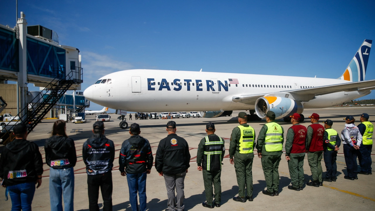 Vuelo con 199 migrantes llega a Venezuela desde EU; es el primero tras la captura de Maduro