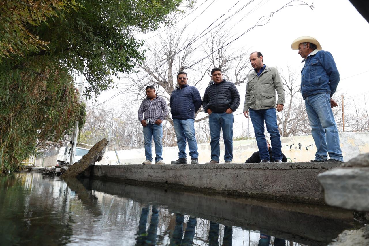 Atiende Parras problemática histórica de filtraciones en Orilla de Agua y General Cepeda