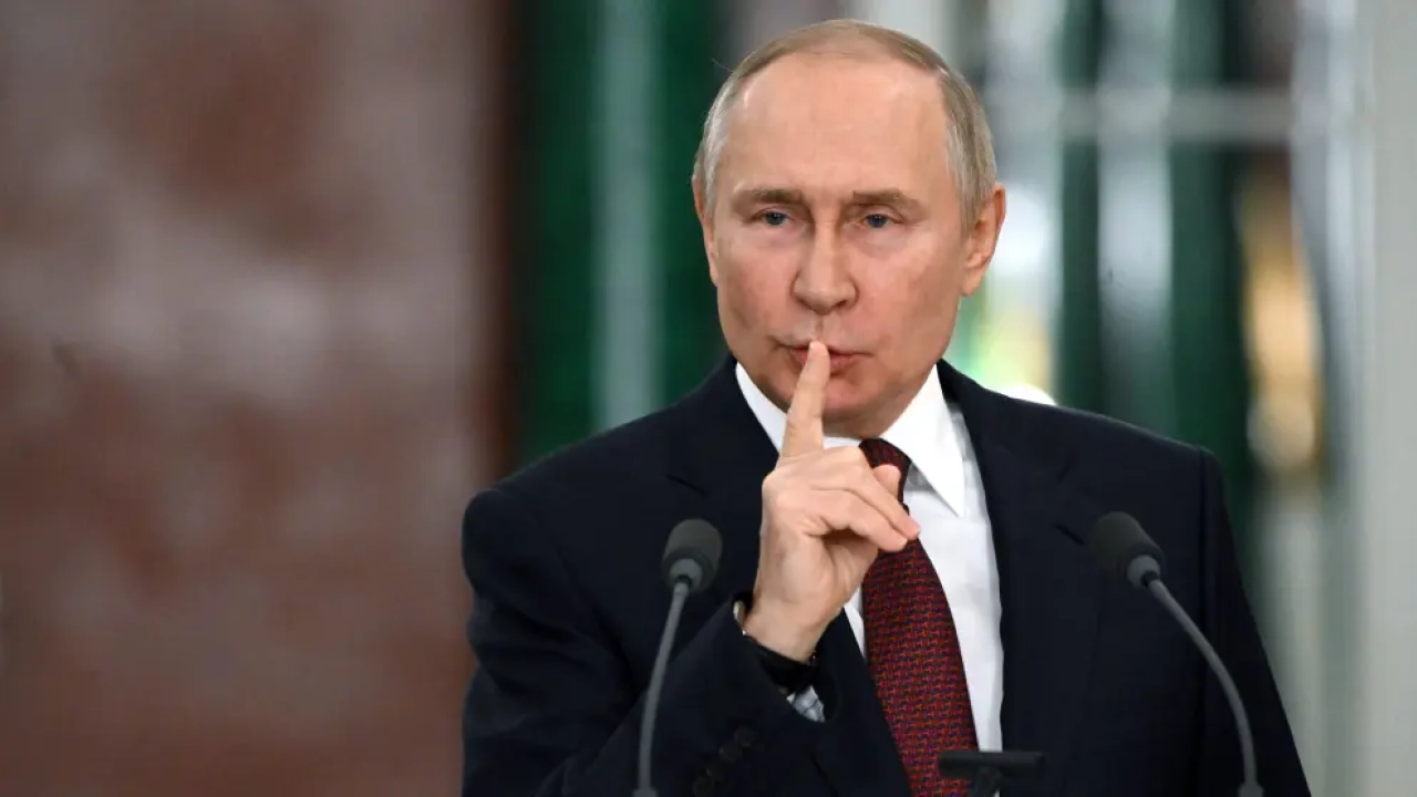 Putin asegura que a Rusia no le importa quién tenga Groenlandia y le pone precio a la isla