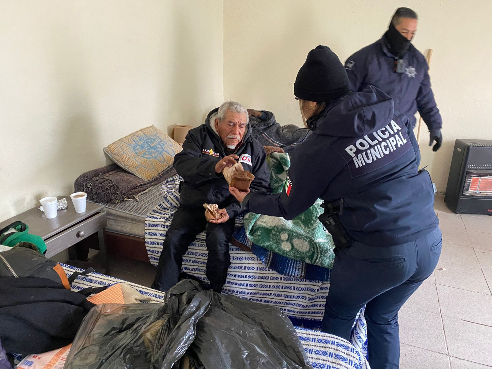 Dirige Chano Díaz acciones de apoyo a personas vulnerables ante bajas temperaturas