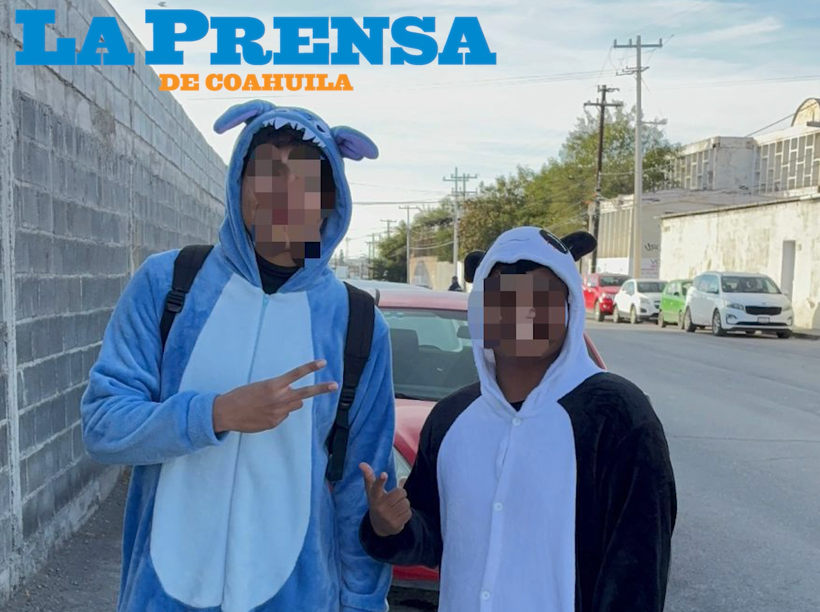 VIDEO| Monclova sorprende: jóvenes recorren el Centro en pijamas por el frío