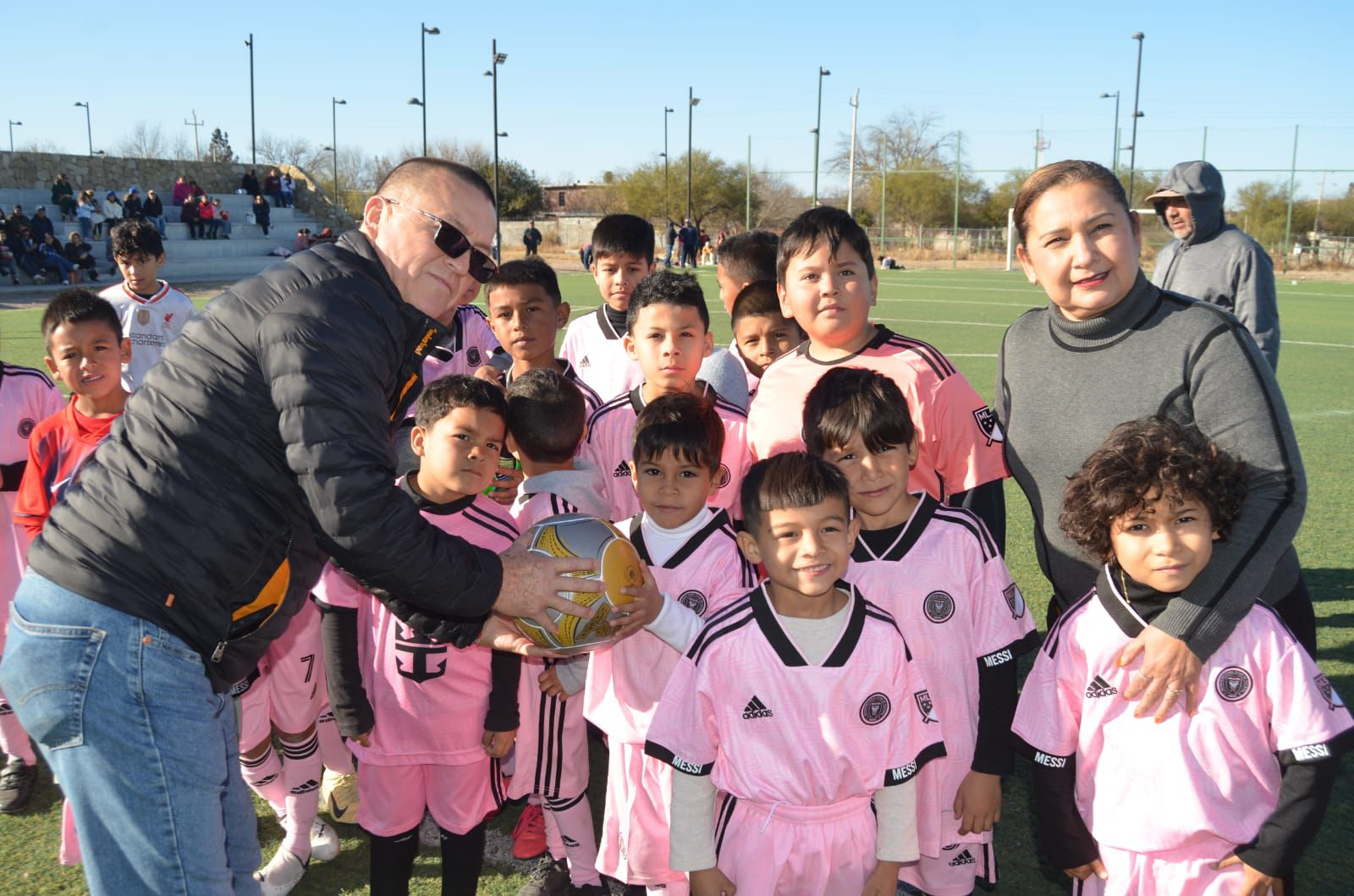 El Gobierno Municipal de Múzquiz impulsa el deporte con entrega de material deportivo e inauguración de torneos de fútbol 7