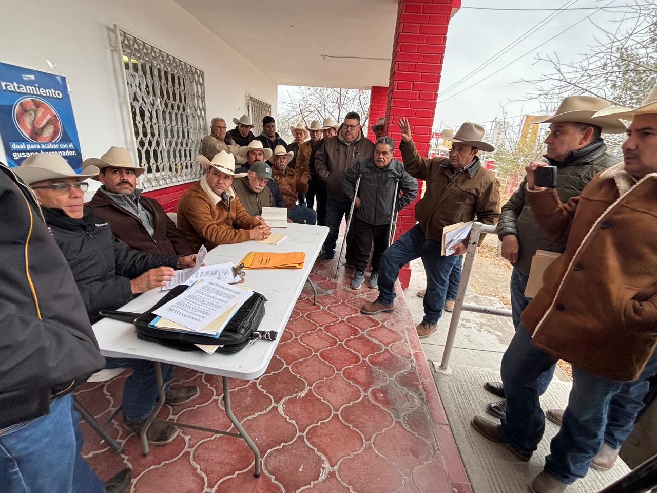 Se dividen ganaderos en renovación de asociación