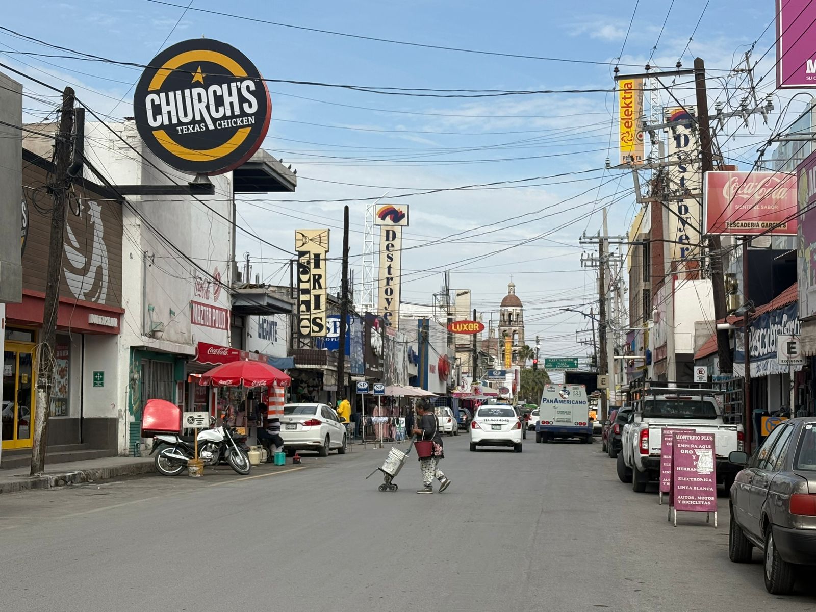 Desiertas tiendas del centro en “la cuesta”