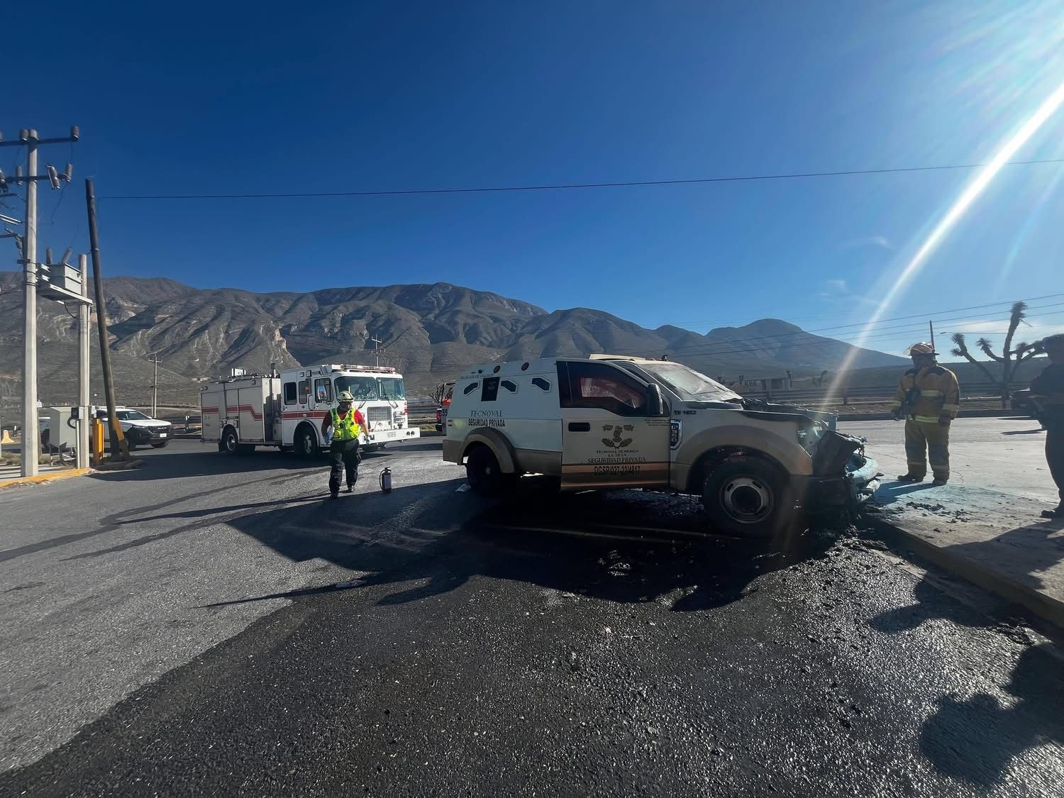 Arde camión de valores en la Monterrey-Saltillo
