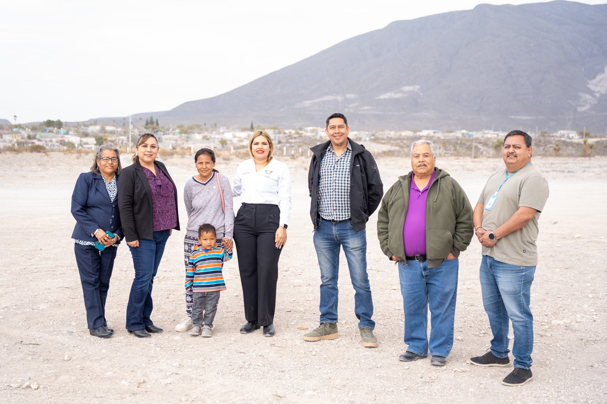ATIENDEN YESICA Y MANOLO PETICIÓN DE NUEVA ESCUELA