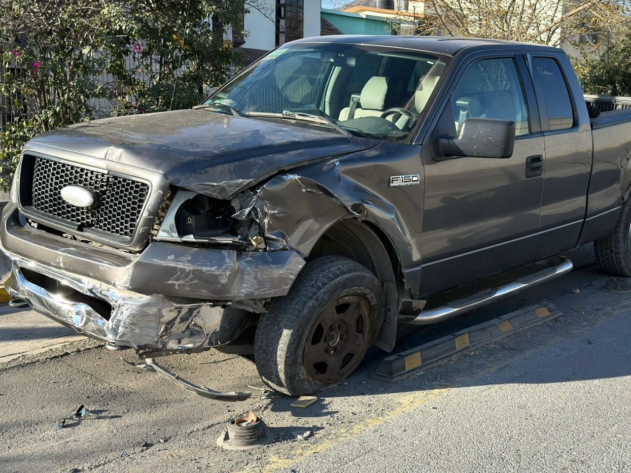 Conductora ebria provoca choque y deja lesionados