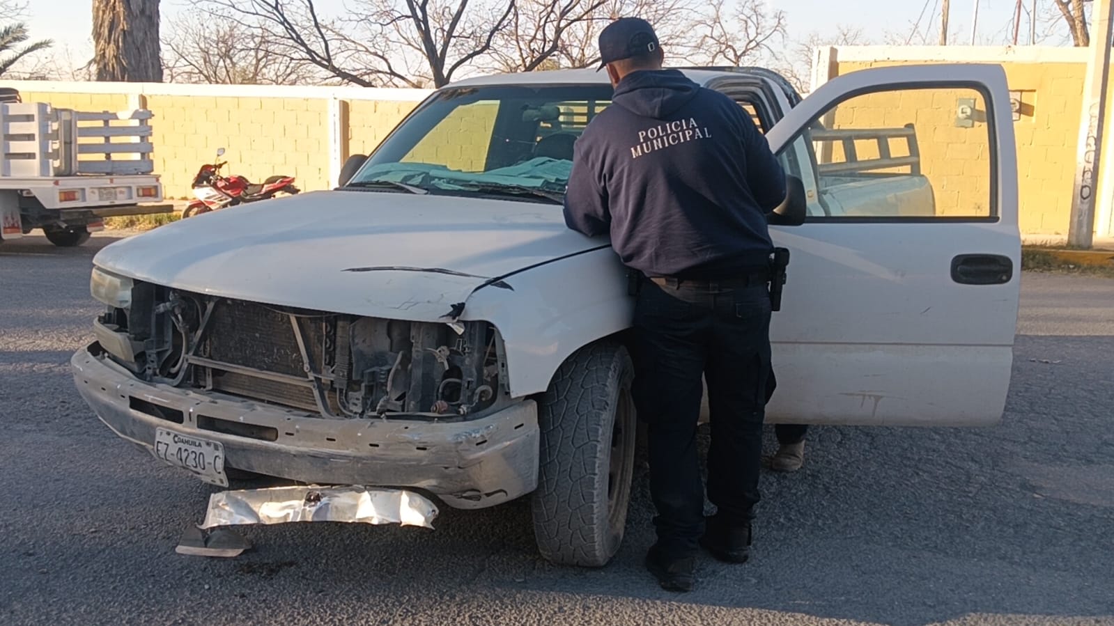 Menor en moto termina herido