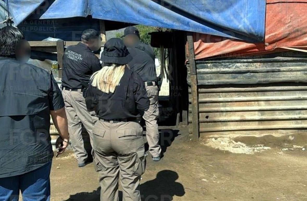 Decomisan federales 300 litros de gasolina