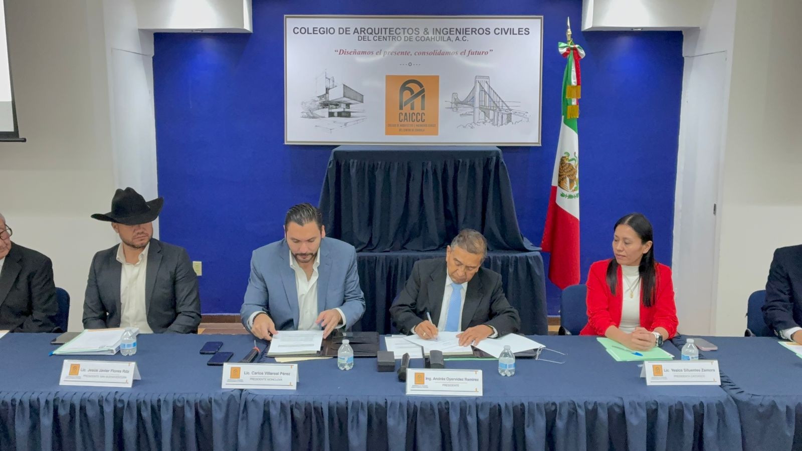 Rinde protesta Colegio de Arquitectos e Ingenieros