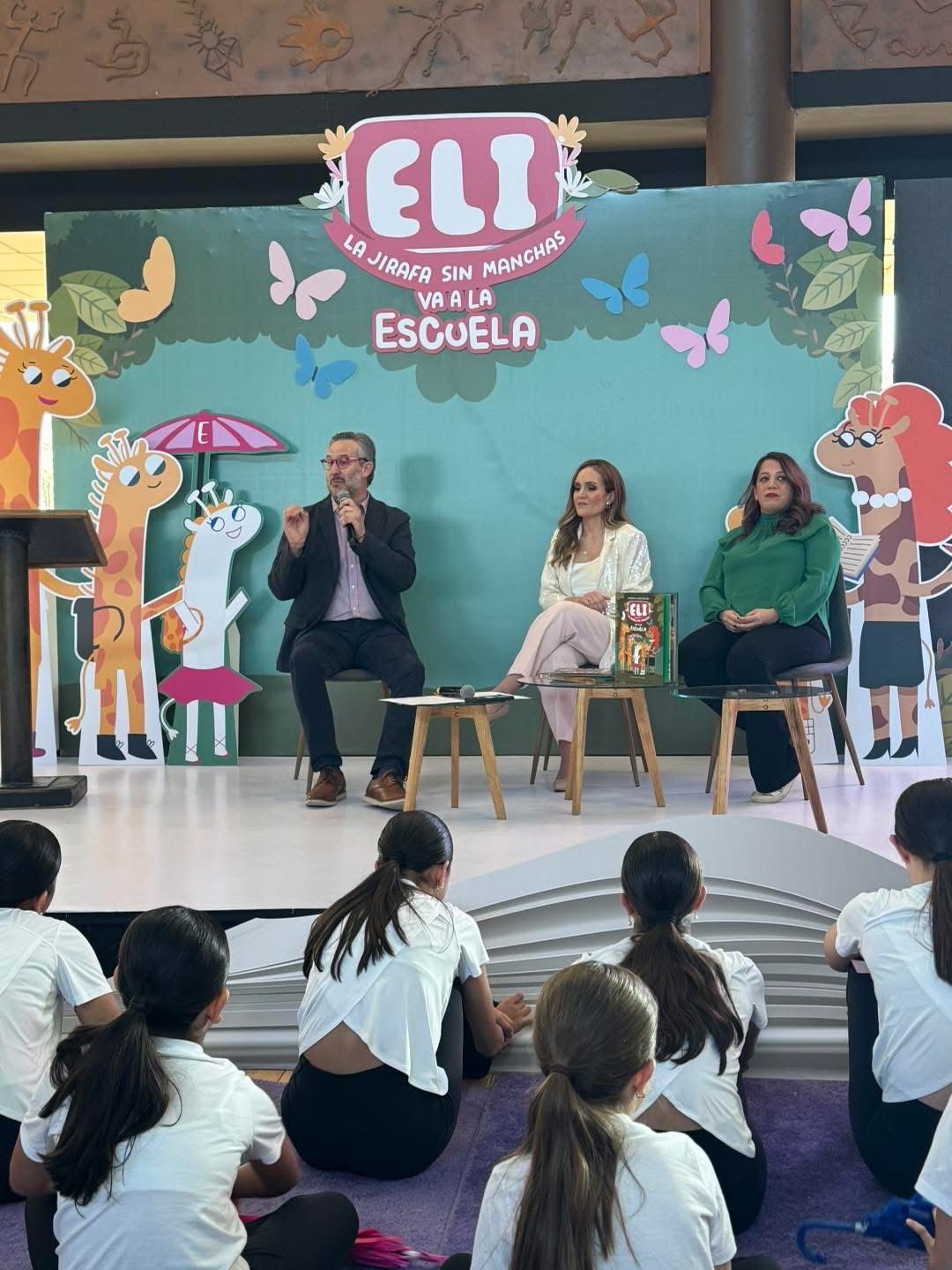 Presentan libro “Eli, la jirafa sin manchas va a la escuela”