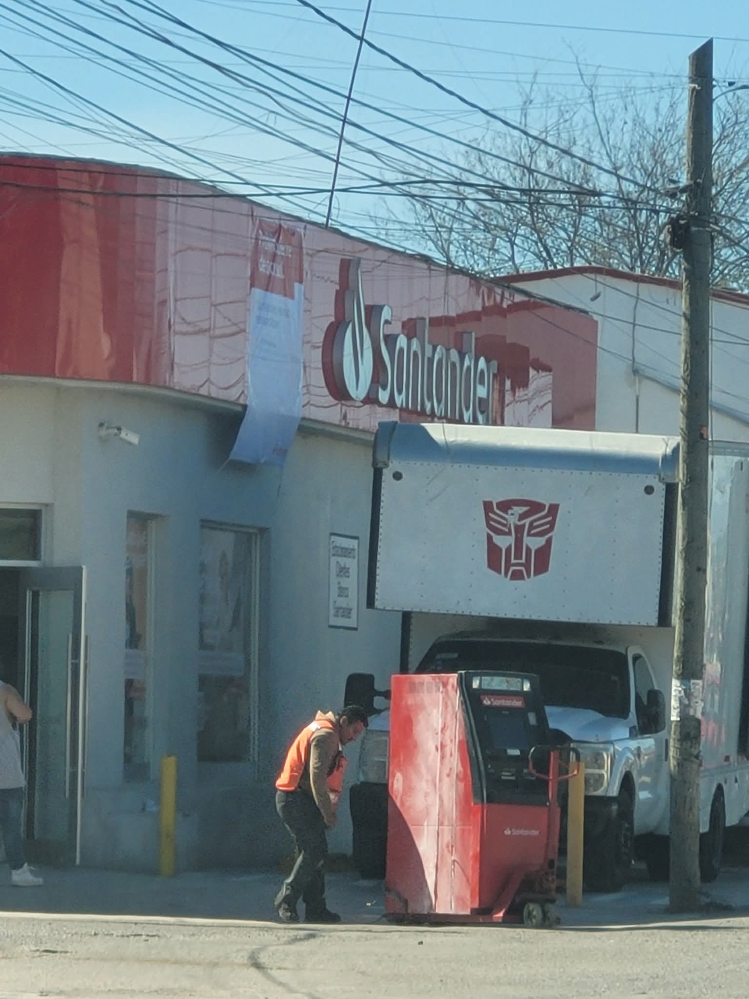 Cierra Santander sucursal en Palaú
